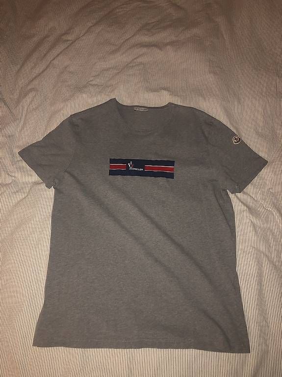 T-shirt: Moncler T-Shirt – Usato da Wegenstetten venduto da secondhand.jpg