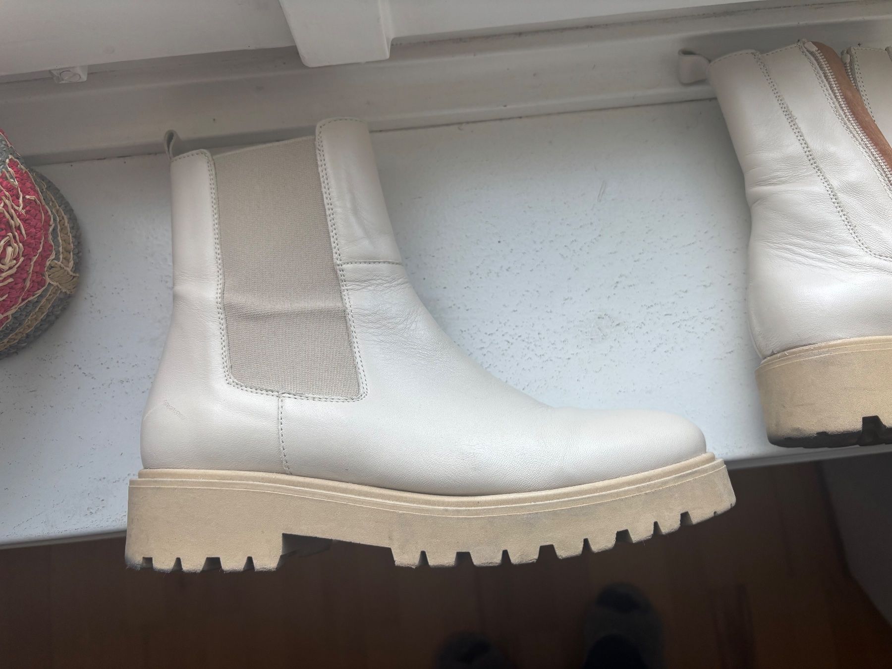 Scarpe da donna: Stylish Cream Leather Ankle Boots - Size 40 – Usato da Zürich venduto da yoshi27