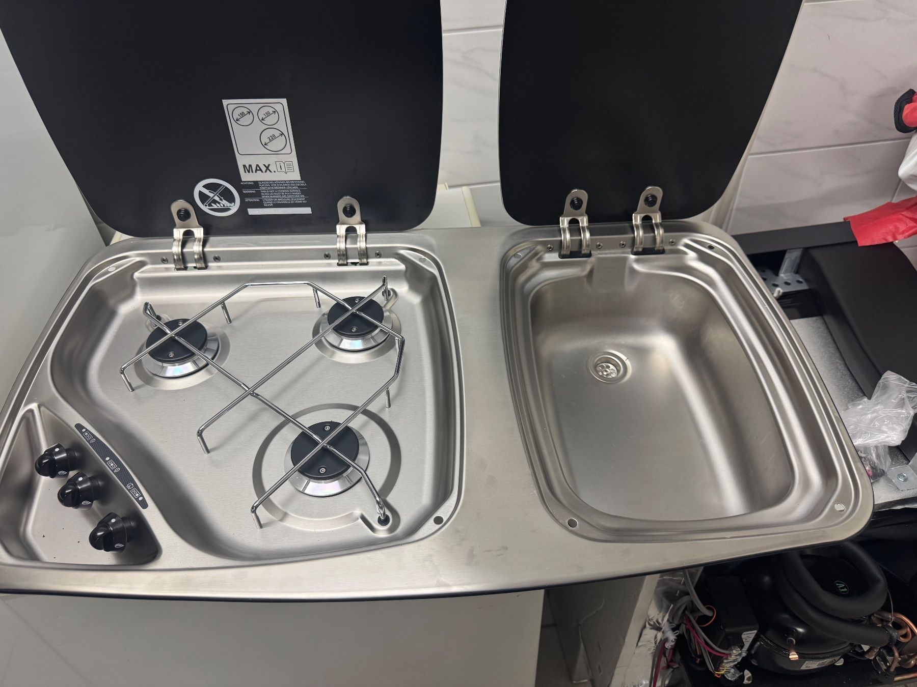 Dometic PI/7123 Kocher-Spülenkombination 3-flammig (Neu (gemäss Beschreibung)) in vaduz für CHF 200 – nur Abholung auf Ricardo kaufen