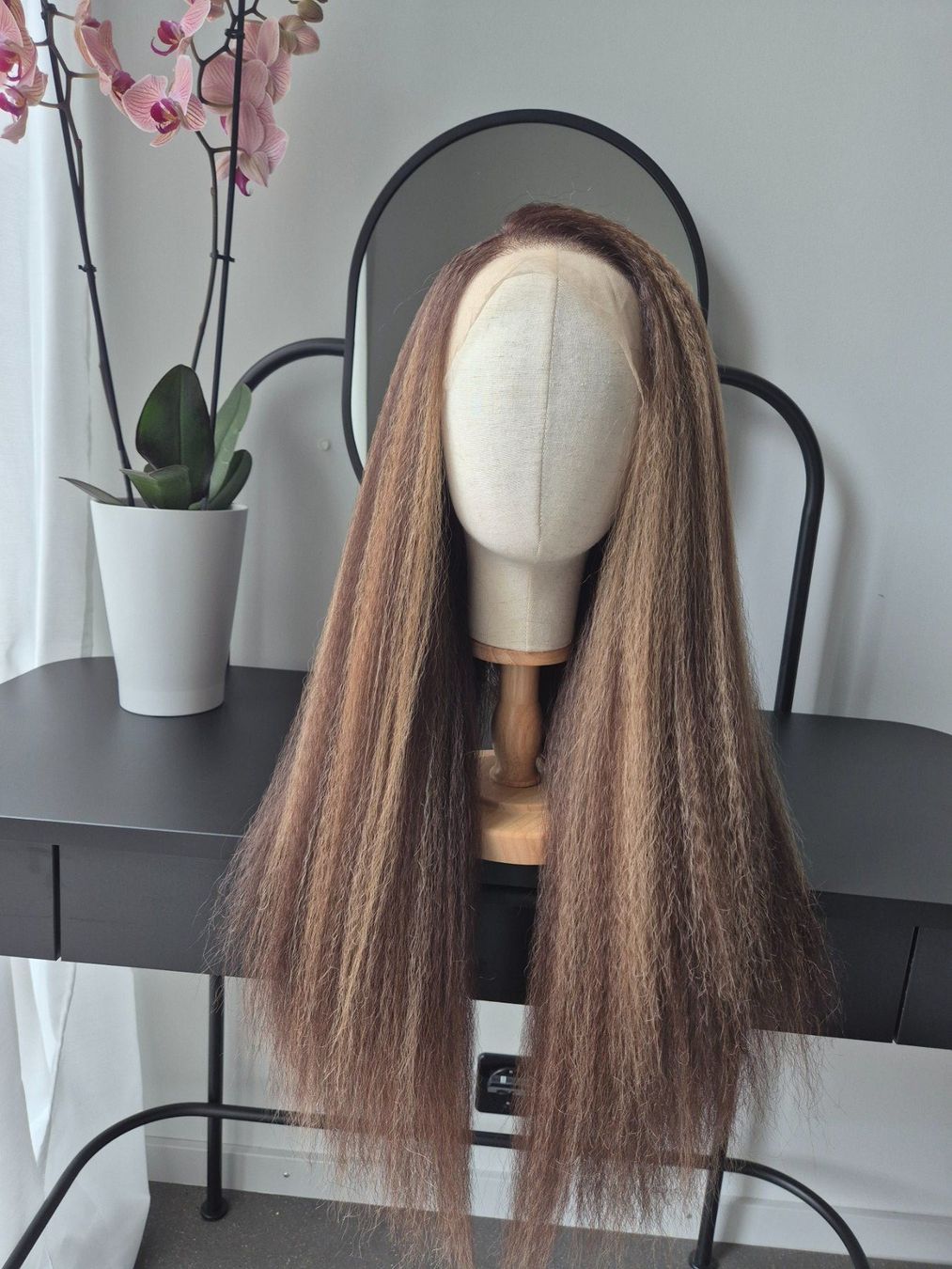 Parrucche: Neue Kunsthaar Perücke. New wig – Nuovo e nell'imballaggio originale da Zürich venduto da pla_tm9w 2