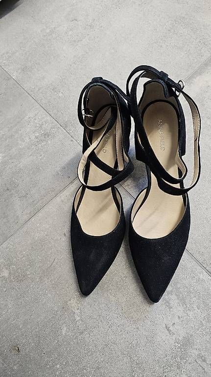 Chaussures femmes: Schuhe zu verkaufen – D'occasion à Schwarzenegg par NicoleFriedli
