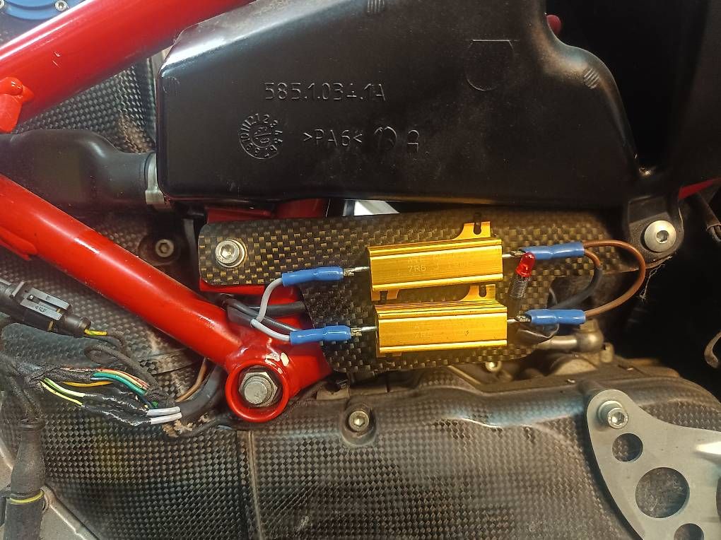 Tutti i ricambio per moto: Ducati 999 Monoposto Heck Carbon – Usato da Oberneunforn venduto da Tomtom8310 1