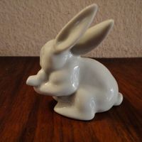 Süsse Porzellan Figur, Hase, weiss, glänzend.