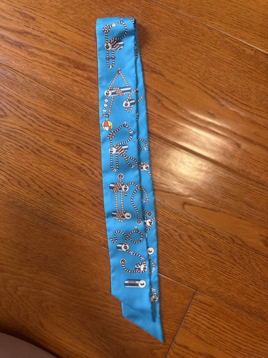 Hermès Foulard & Sciarpe: Hermes silk twilly – Nuovo e nell'imballaggio originale da Davos Dorf venduto da gin_8k9d 1