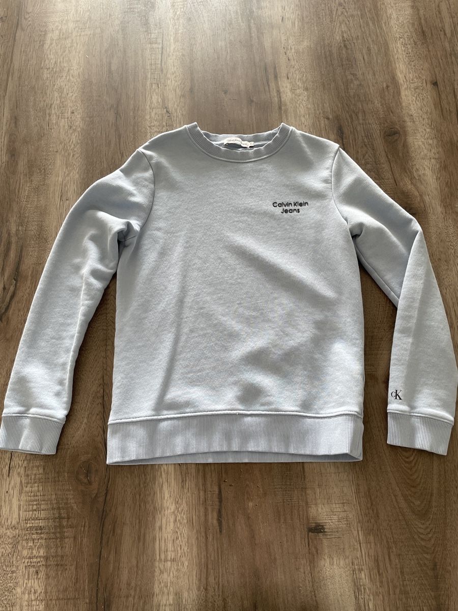 Calvin Klein Giacche & Cappotti: Sweat Calvin Klein Jeans bleu clair T.10 – Usato da Yverdon-les-Bains venduto da mar_hg5t