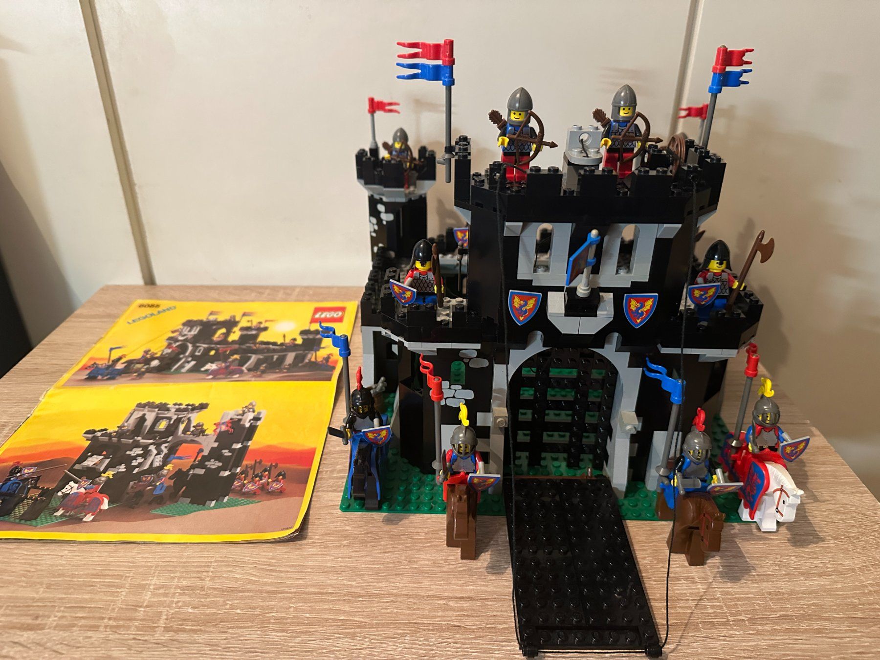 Legoland Kit di costruzioni: LEGO Ritter 6085 Black Monarch's Castle – Usato da Basel venduto da Don-Angel