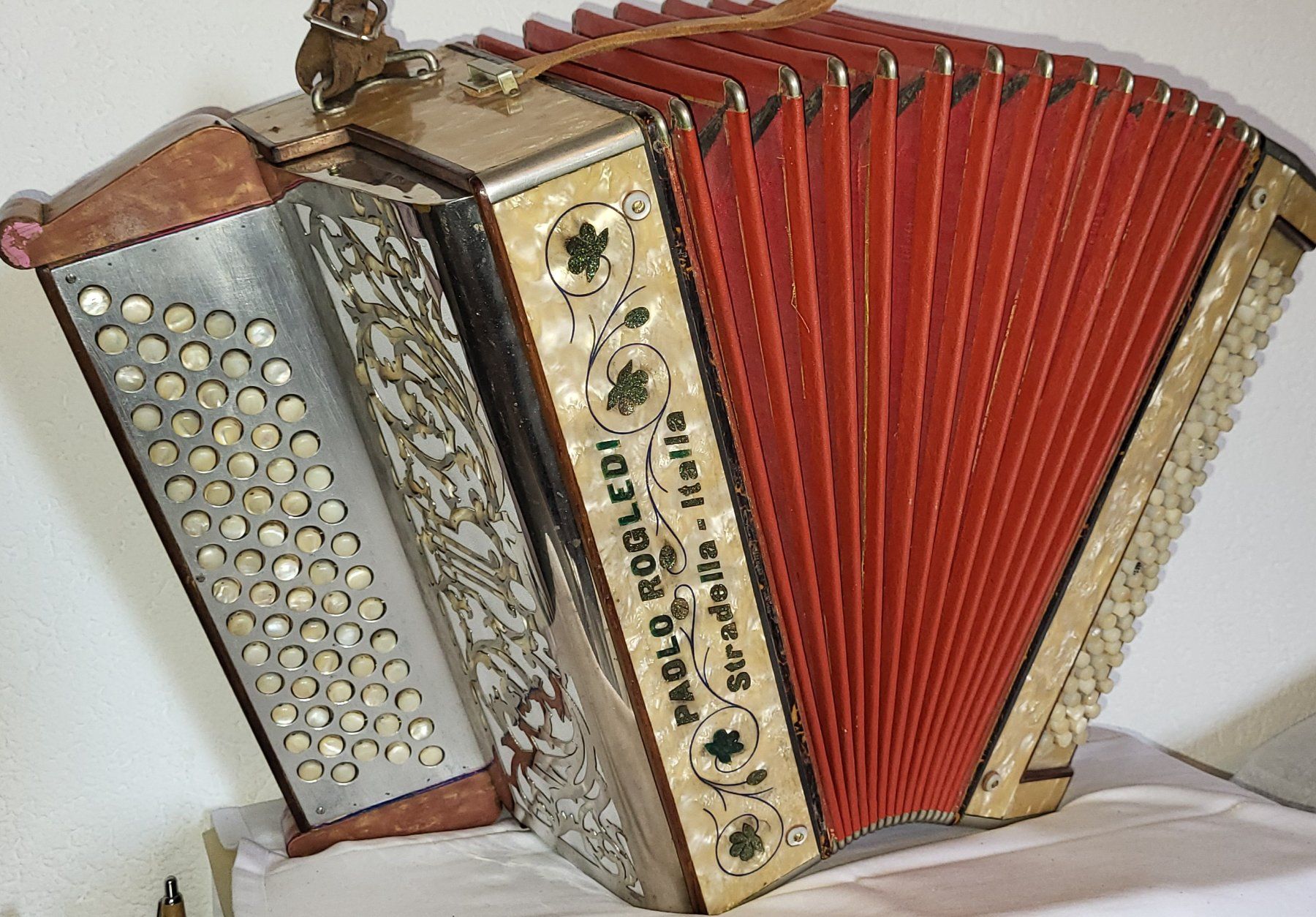 Strumenti musicali: Accordéon Paolo Rogledi stradella – Usato da Penthalaz venduto da EvandroLuz 1