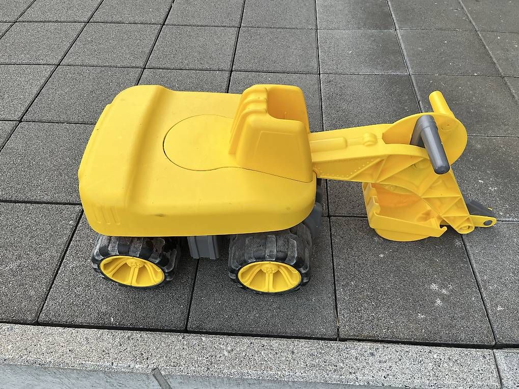 Sandkasten: Kinder Sandkasten Bagger – Gebraucht aus Konolfingen von davore