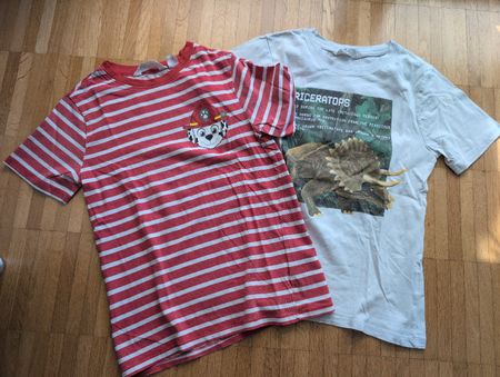 2 T-Shirts Kinder rot-weiss gestreift Grösse 134