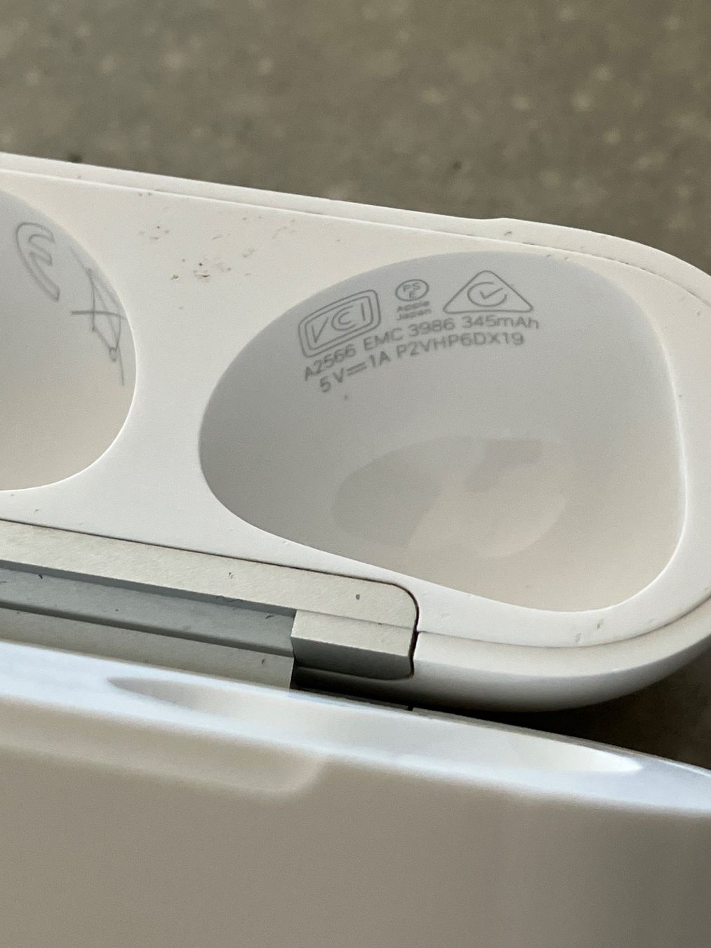 Apple Kopfhörer: Apple AirPods 3 Case – Gebraucht aus Lausanne von mr.v 4