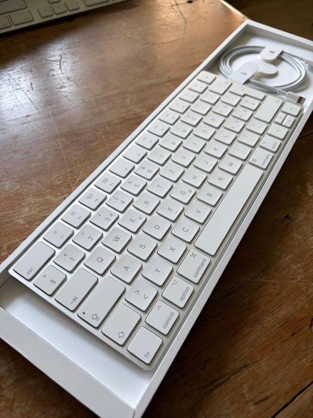 Apple Tastaturen: Apple Magic Keyboard Tastatur - CH - wie neu - Wireless – Neu (gemäss Beschreibung) aus zürich von Fefefefefefe 1