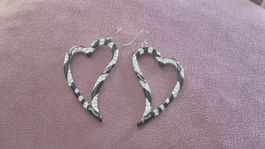 Orecchini Guess a cuore neri con strass