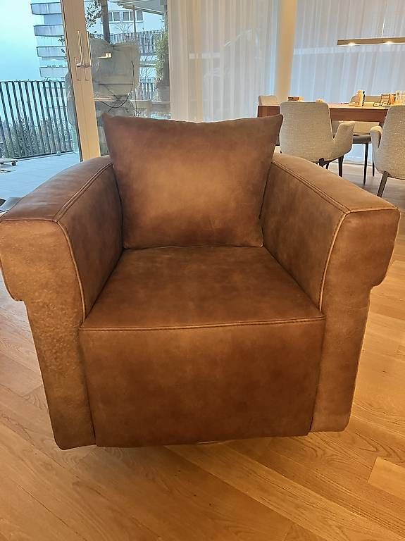 Fauteuils: Drehsessel aus Leder – Neuf avec emballage d'origine à Oberwil b. Zug par mic_9ct5