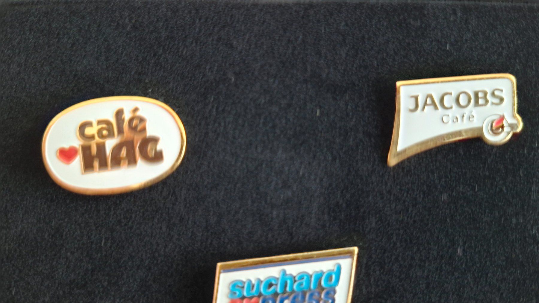 Plaketten & Abzeichen: Kaffee Pins Sammlung, Cafe Hag, Jacobs, Suchard, Top! – Gebraucht aus Opfikon von Diversamente 2
