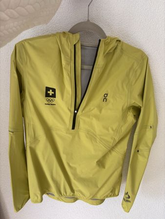On Running Anorak Swiss Team Damen, Grösse S neuwertig 