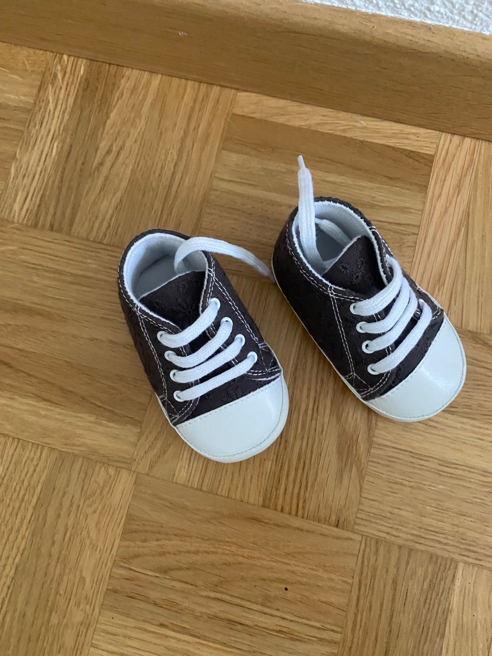 Schuhe für Jungen: Kinder Schuhe Grösse 6-12 Monate – Gebraucht aus Zürich von MaSte 1
