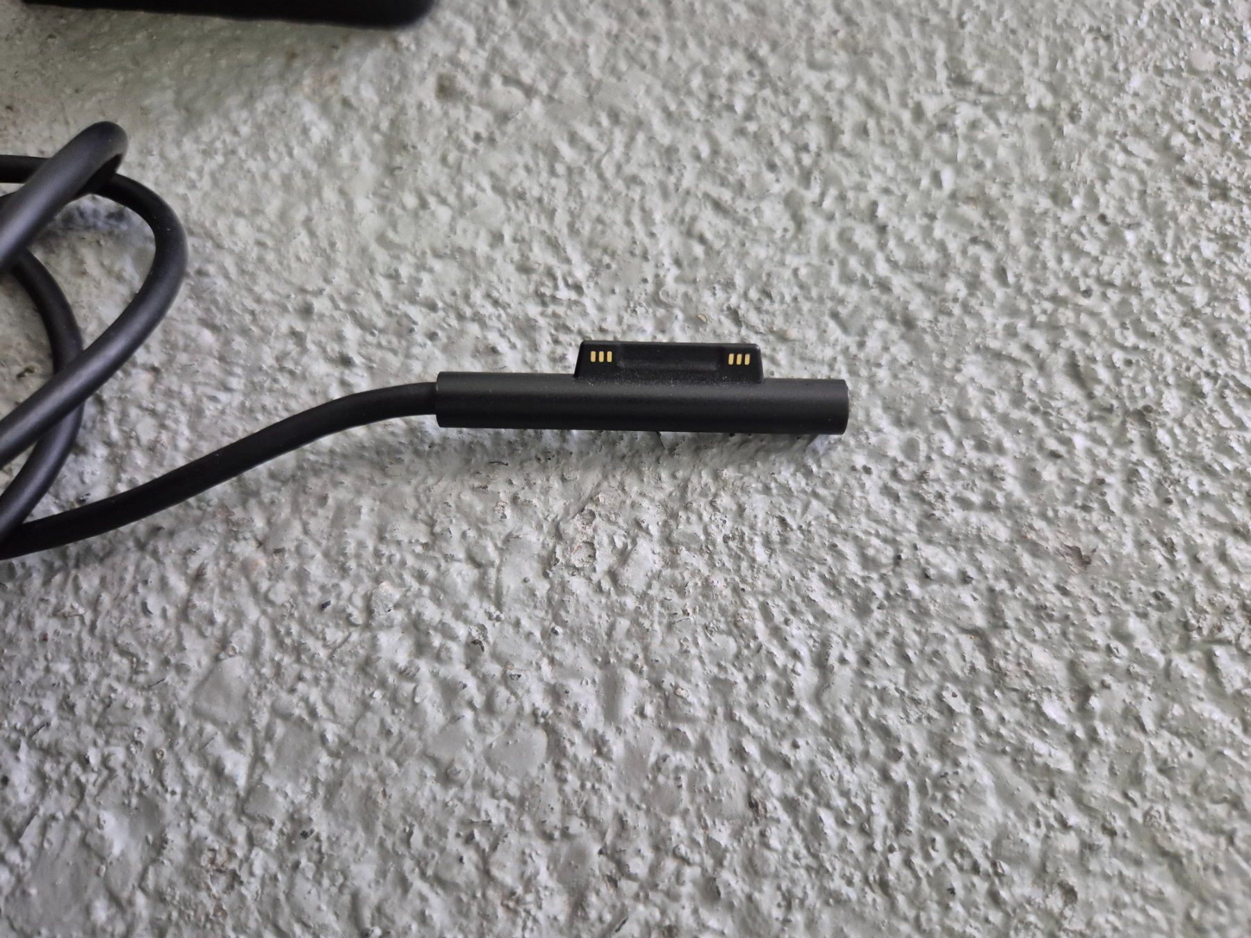 Microsoft Ladegerät: MICROSOFT Surface 24W Power Supply- - Netzteil (Schwarz) – Gebraucht aus Domat Ems von tchnesa 2