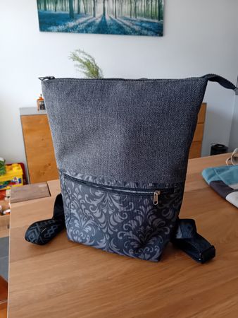 Rucksack Damen grau/schwarz mit Muster super praktisch