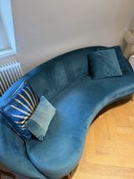 Sofa mit Kissen 
