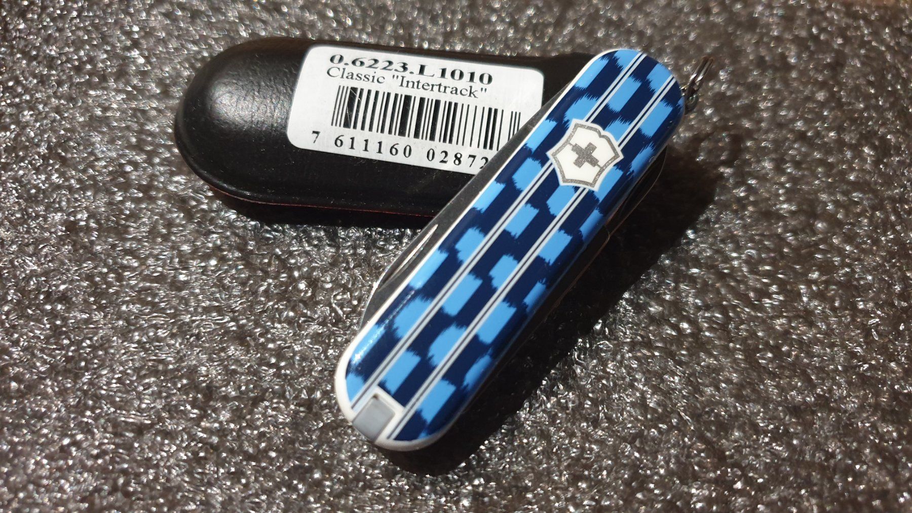 Victorinox Coltelli tascabile: Victorinox Classic Edition 2010 INTERTRACK Sackmesser – Nuovo (secondo la descrizione) da Val D Illiez venduto da SnowRoof