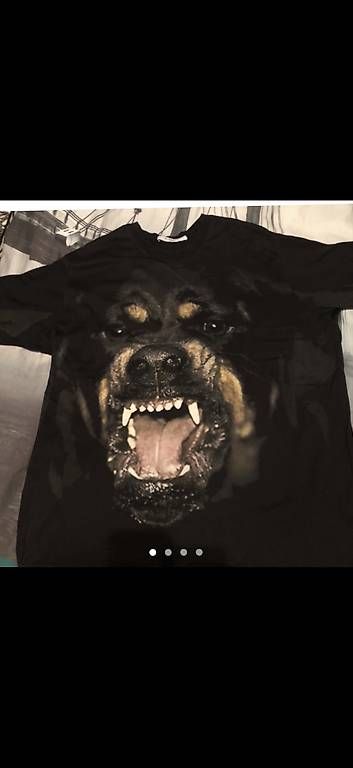 T-shirt: Vendo maglietta givenchy  – Usato da Davesco-Soragno venduto da ten_lvg2