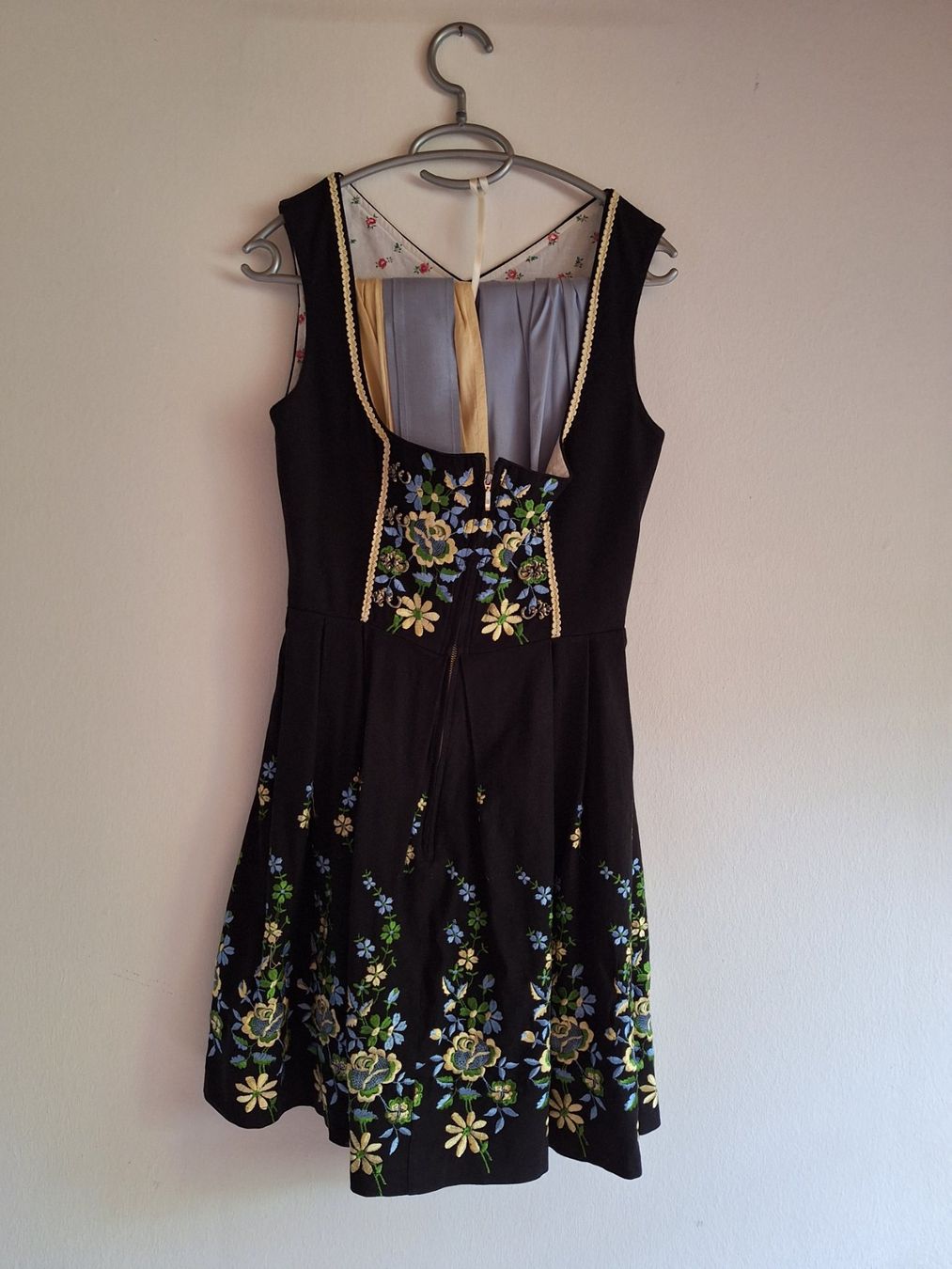 Vestiti: Dirndl – Usato da Fischingen venduto da sohu02