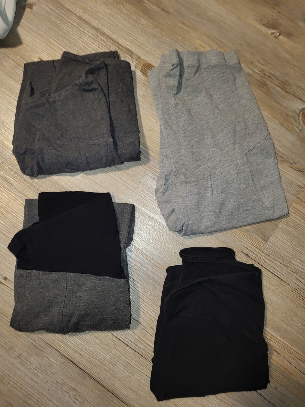H&M Lotti di vestiti: Grosses Umstandskleiderpaket Gr. S/M – Usato da Biglen venduto da Ixya69 2
