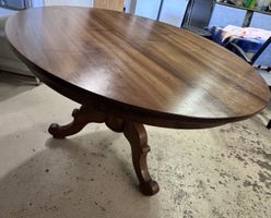 Table ronde en noyer