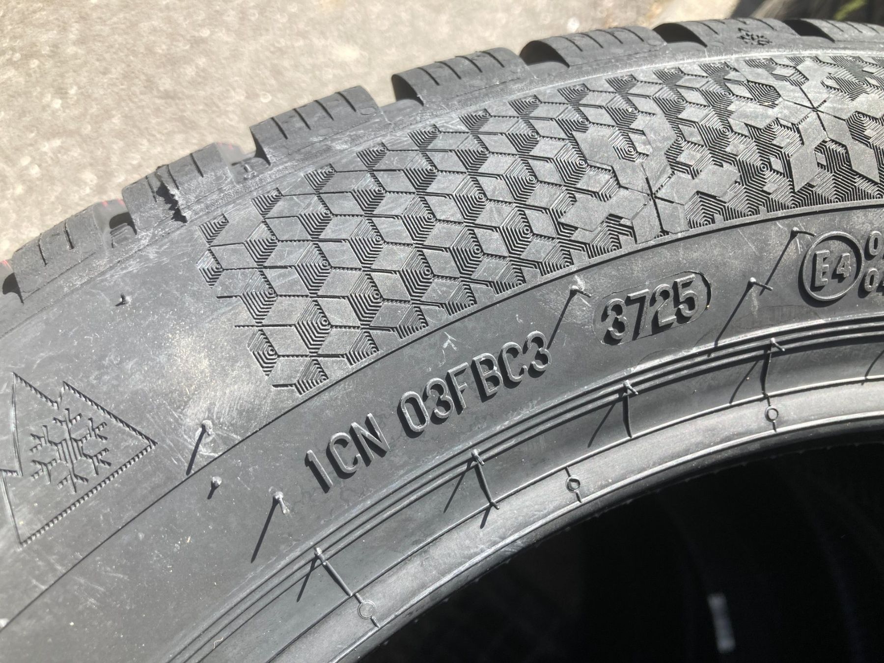 Continental Pneus & Kompletträder: 205/55R17 Winterpneu Continental – Neu und originalverpackt aus Cham von WB2223 3