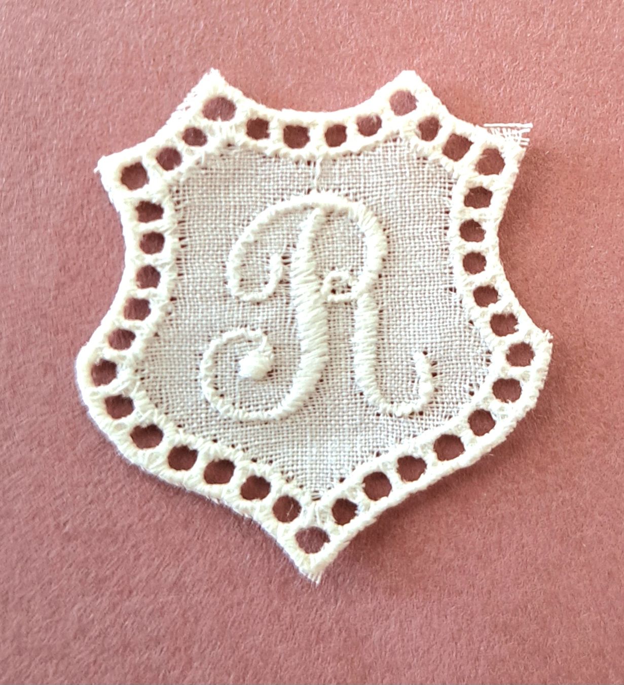 Tessuti: " R " Monogramme dentelle de coton ancienne - à coudre – Nuovo (secondo la descrizione) da Hauterive NE venduto da ali_vintage