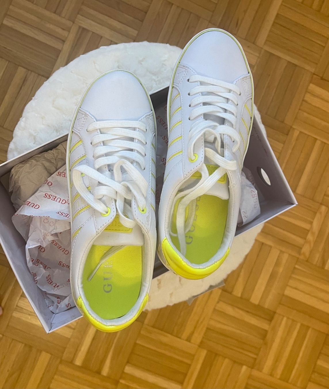 Guess Scarpe da donna: Stylische Guess Sneaker Gr. 37 – Nuovo e nell'imballaggio originale da Zumikon venduto da ShopAS 1