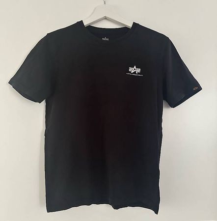 Neuwertig! T-SHIRT von Alpha Industries. Gr. 160  cm