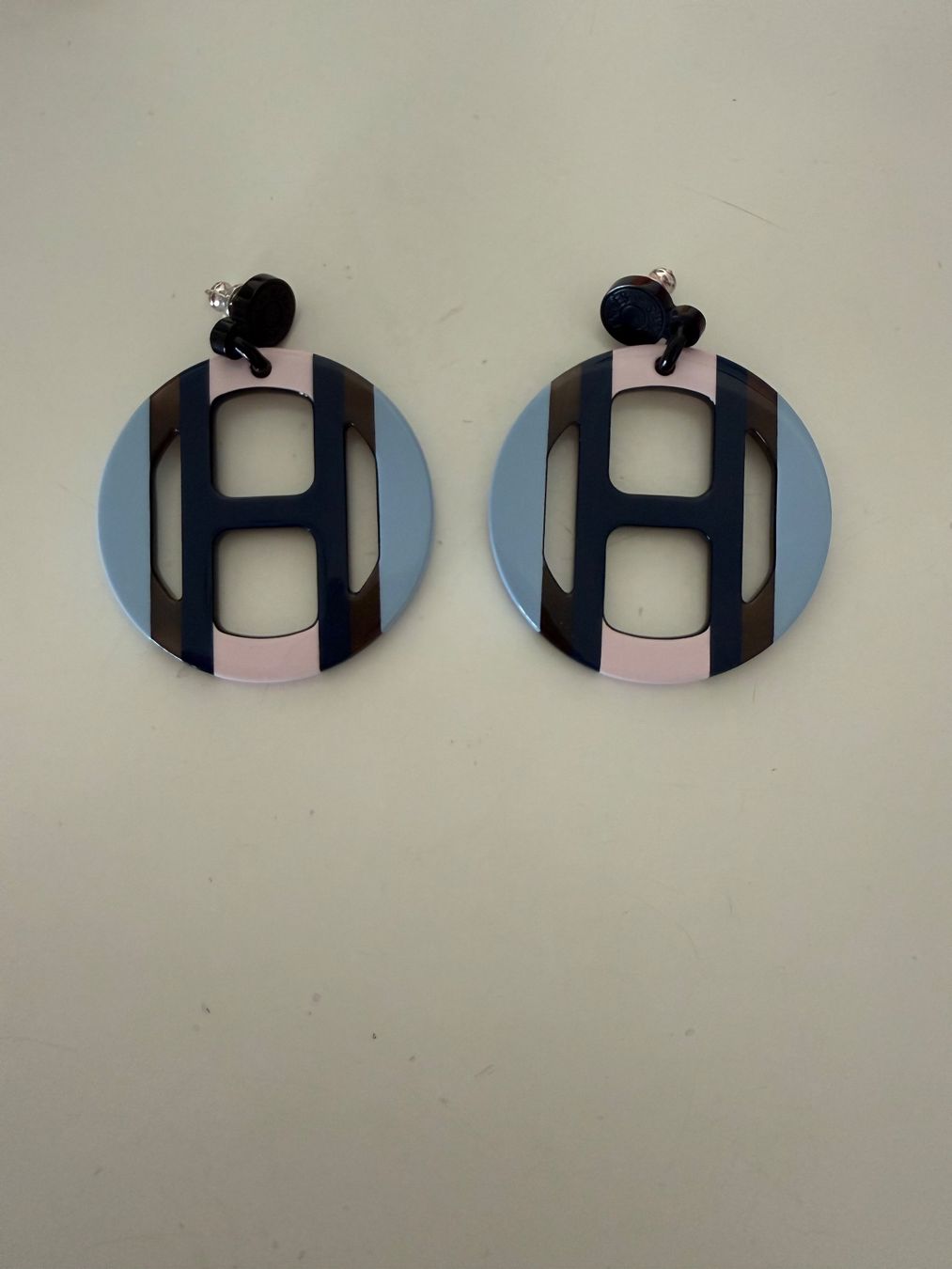 Hermès Orecchini pendenti & Orecchini a lobo: Orig. Hermes H equipe Ohrringe mit Box – Usato da Wallisellen venduto da Aboutfashion 1