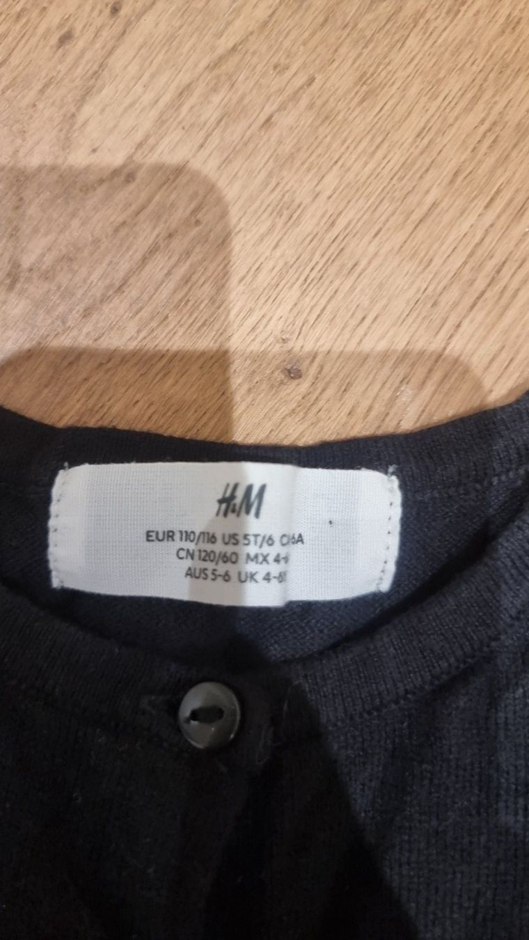 H&M Jacken & Mäntel: H&M Strickjäggli, 110/116 – Gebraucht aus Buttikon SZ von Limo180 1