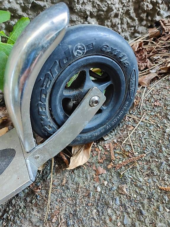 Micro Kickboard: Micro Microscooter mit Luftreifen – Usato da Aarau venduto da H2r 1
