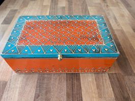 Holzbox, Breite 26cm, Höhe 9cm, Tiefe 15cm, aus Massivholz