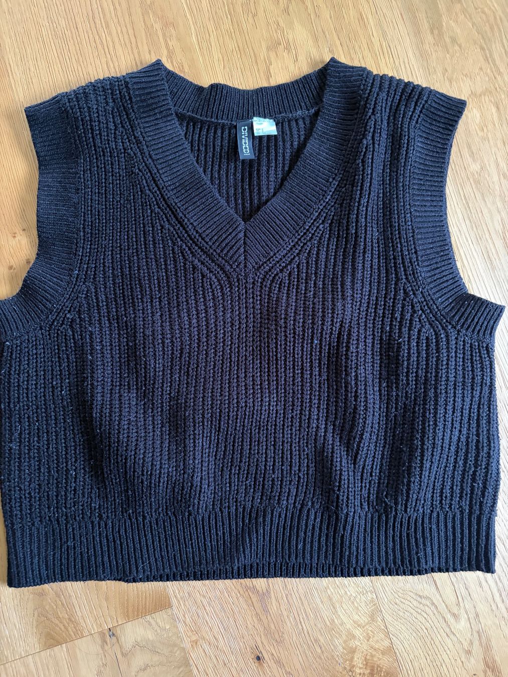H&M Gilets: STRICKPULLUNDER H&M S schwarz – D'occasion à Wattwil par jopara