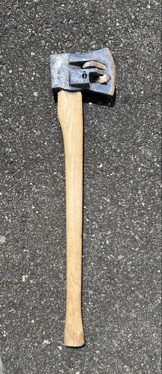 Alle Werkzeuge: ALBA Multifunktionsaxt – Holzgriff – Gebraucht aus Moosleerau von Tami8