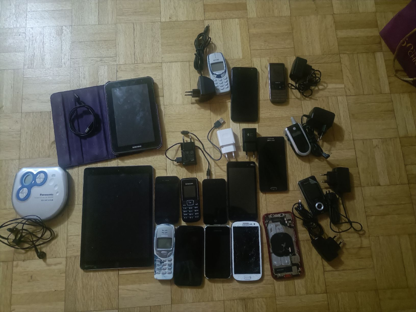 Handys / Smartphones: Divers appareils pour les loisirs – Defekt aus Fribourg von Kaptan1453 1