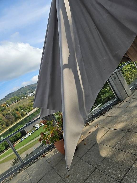 Sonnenschirme: Sonnenschirm mit Sockel – Gebraucht aus Romanshorn von Deme15 1