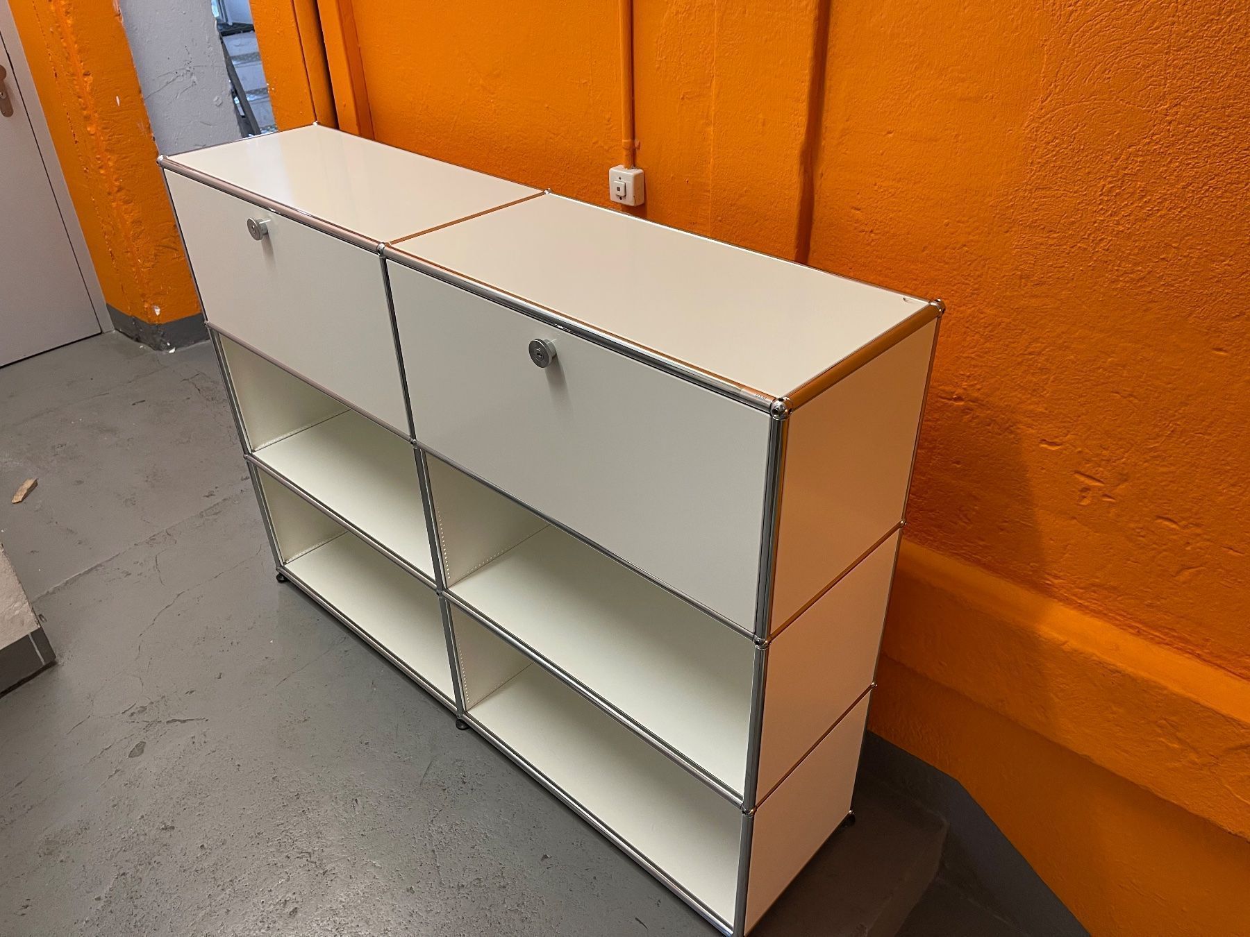 USM Scaffali: Usm Highboard weiss lieferung gratis – Usato da Thun venduto da Thuno6 8