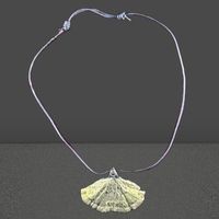 🍃✨ Edle Leder-Halskette mit Ginkgo-Blatt-Anhänger! ✨🍃💫