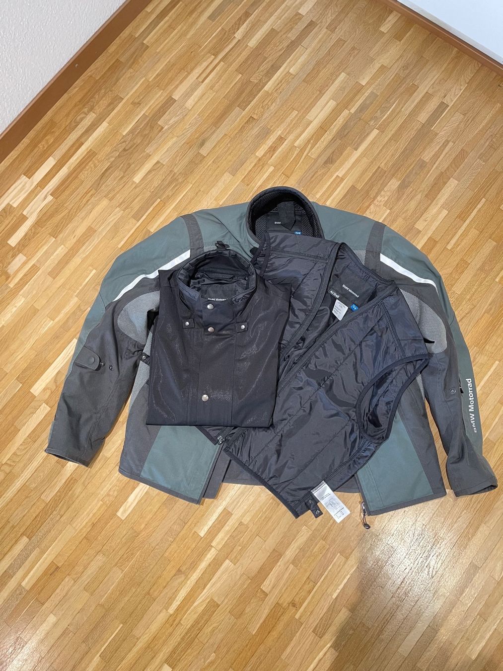 BMW Jacken: BMW Motorrad Jacke Airshell (54) – Gebraucht aus Luzern von  2