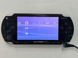Sony PSP 1004 Schwarz mit Ladekabel und Speicherkarte