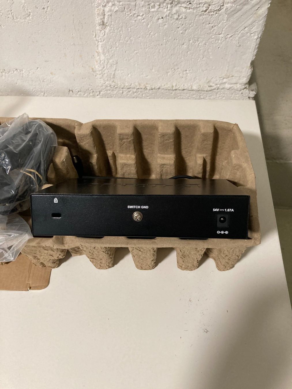 Dlink Hub & Switch: D-LINK SWITCH DGS-1008P – Usato da Hinterkappelen venduto da deev 1