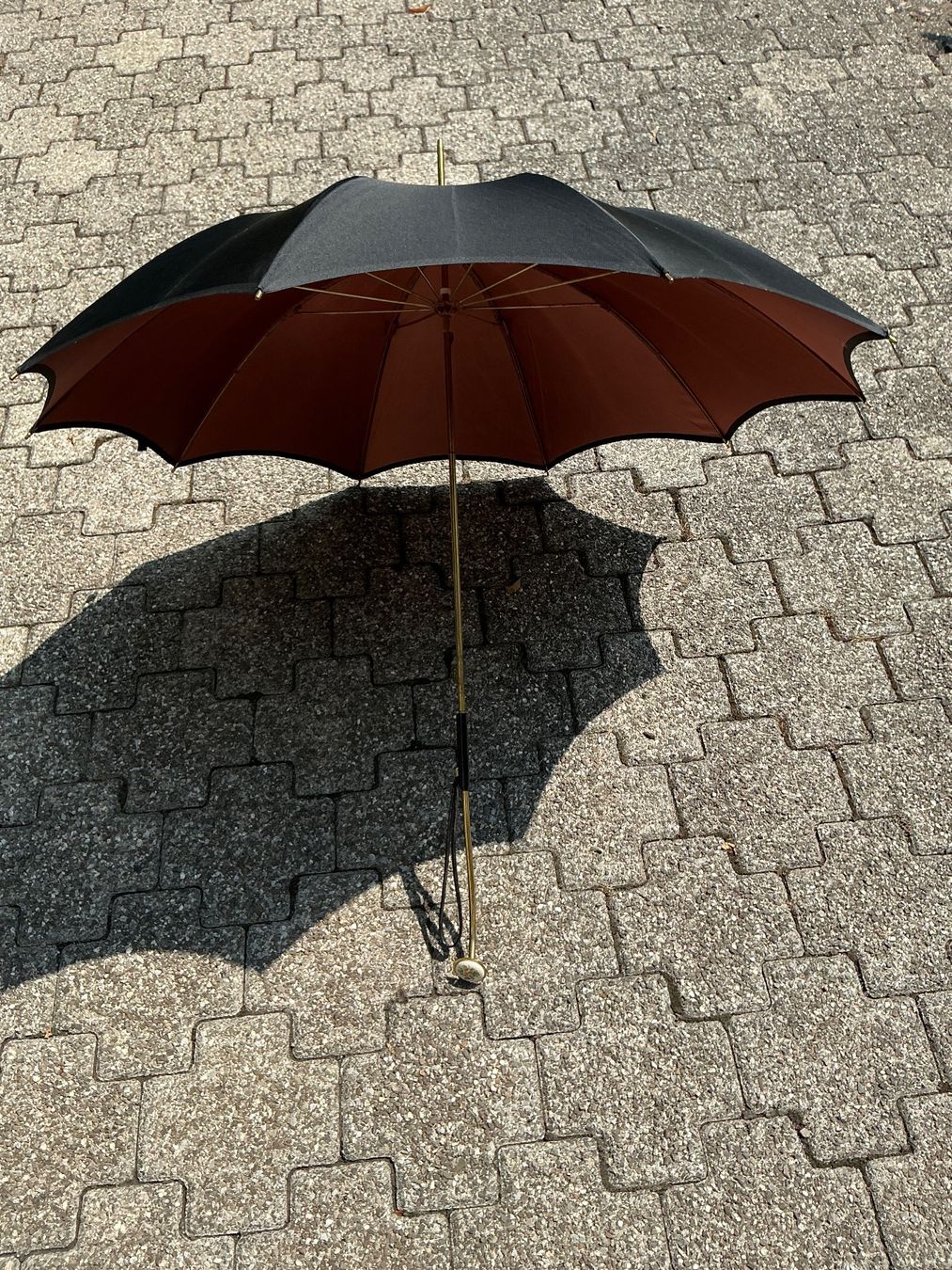 Ombrelli: Alter wunderschöner, eleganter Regenschirm – Usato da Jona venduto da Jancy60