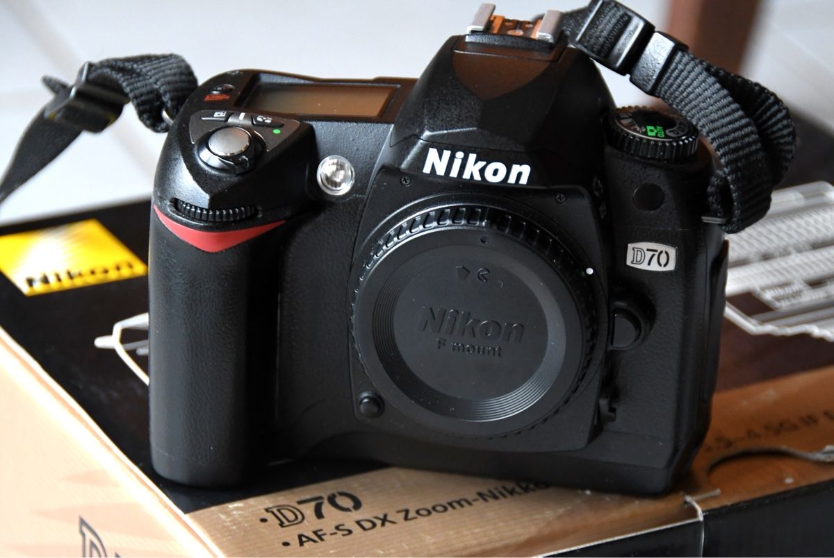 Nikon Fotocamera: Boîtier Nikon D70  – Usato da Bevaix venduto da Aschnei1