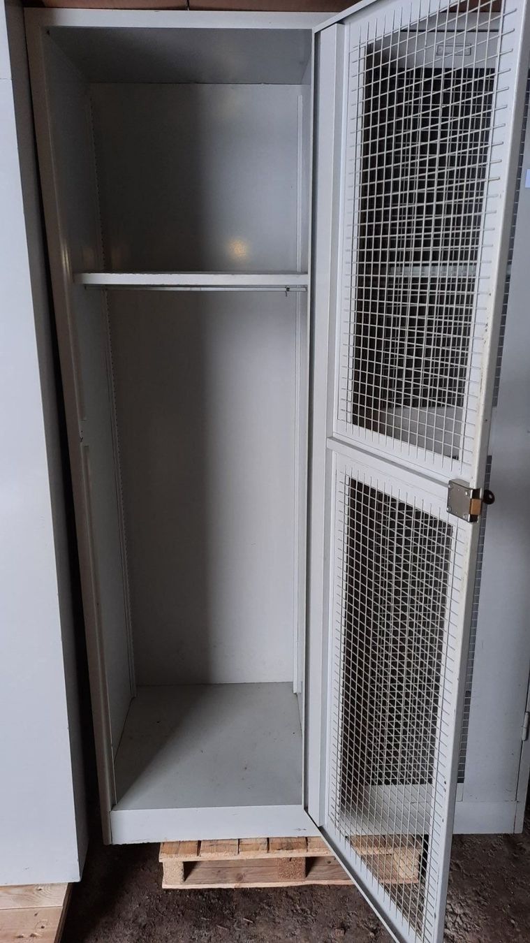 Armadi: Blech Schrank Kleider Wohnung Garderobe – Usato da Hedingen venduto da Zwackul 8