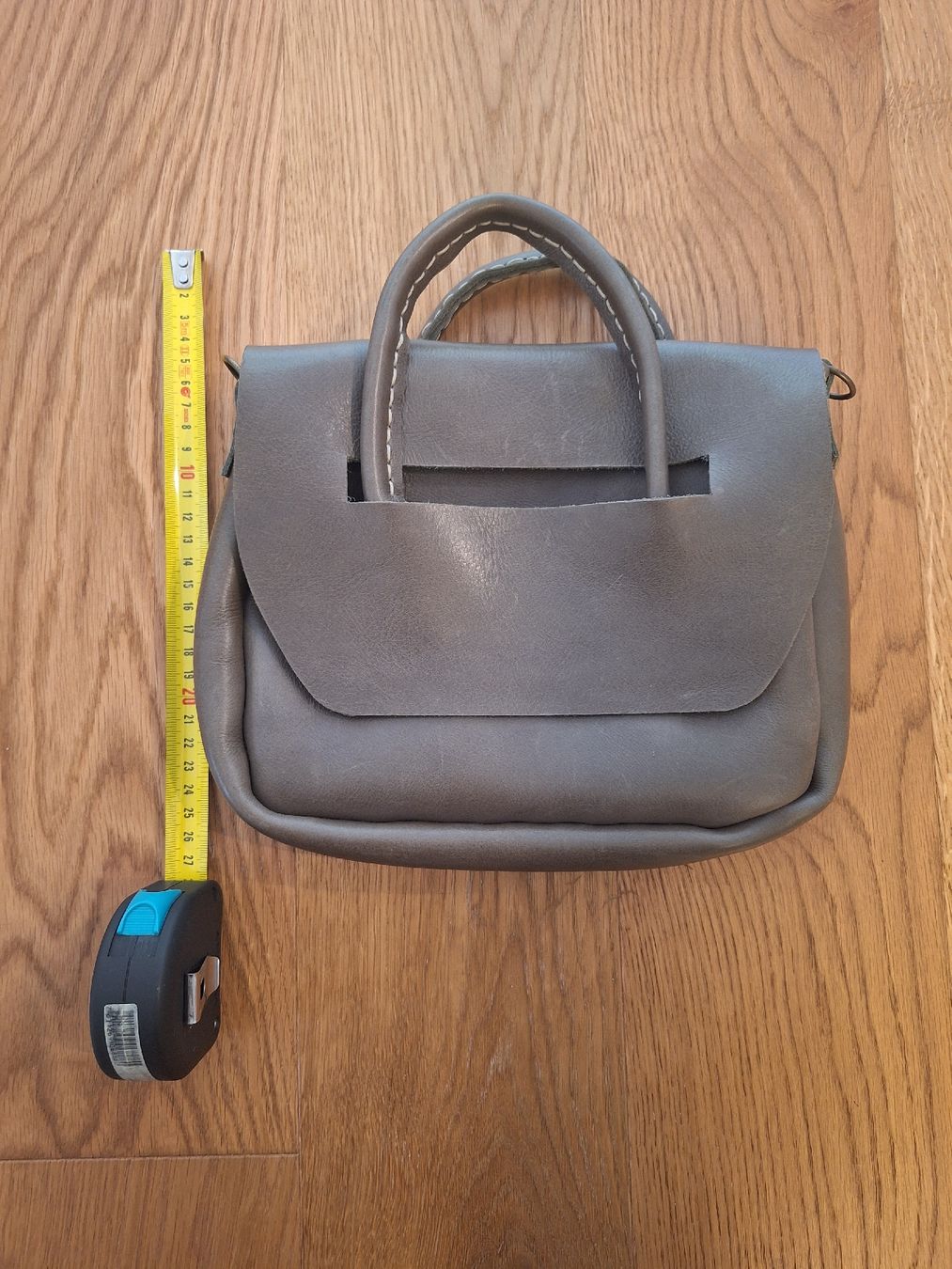Taschen für Damen: Grau-khaki Handtasche aus Leder – Neu (gemäss Beschreibung) aus Thalwil von ivi010