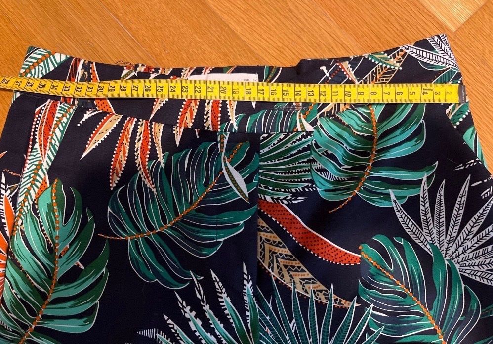 Mango Hosen: Tropical Leaf Print MNG Capris - Size 38 Perfect for Su... – Gebraucht aus Zürich von kleinesgrau 4